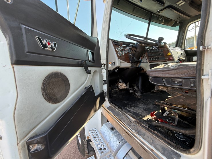 2015-western-star-4900-image-30