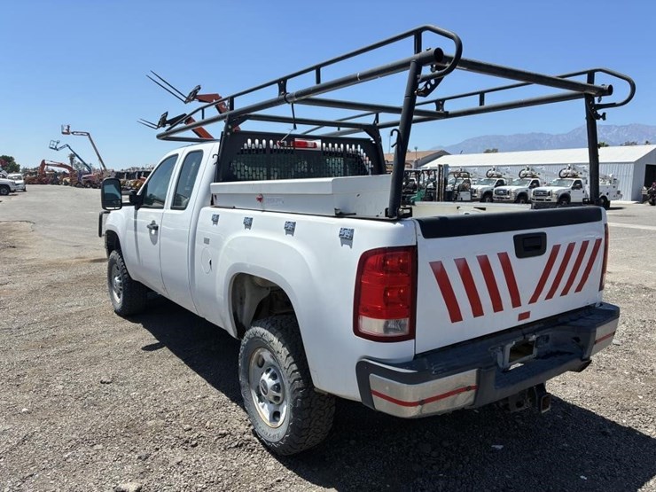 2012-gmc-sierra-2500-image-4
