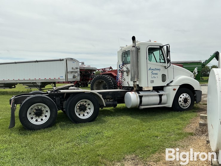 2005-freightliner-columbia-truck-tractor-image-4