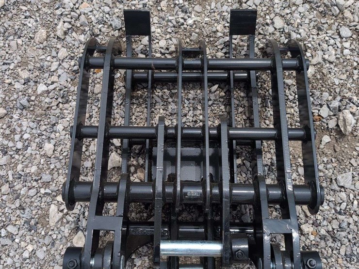 i-ranch-mini-excavator-wood-grab-attachment-image-1