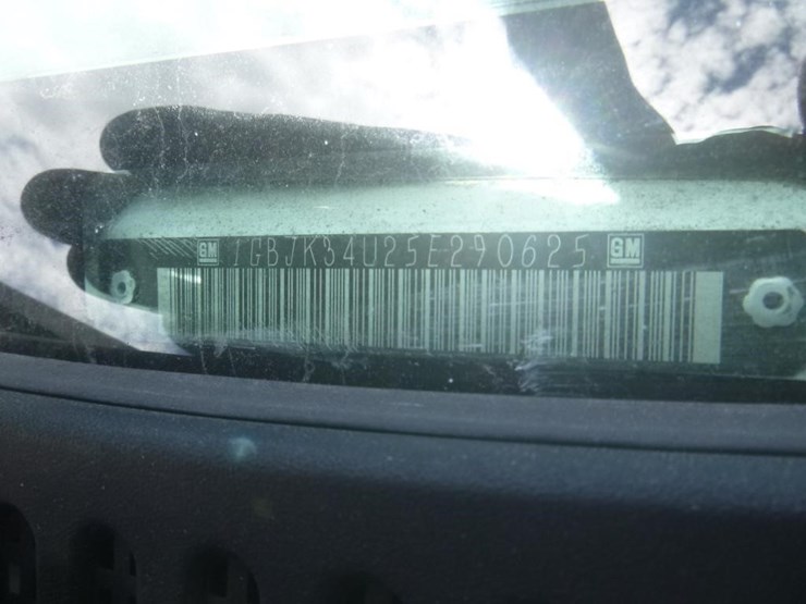 2005-chevrolet-3500-image-15