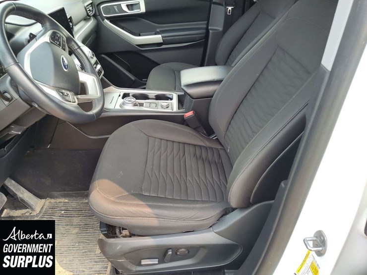 2020-ford-explorer-xlt-image-16