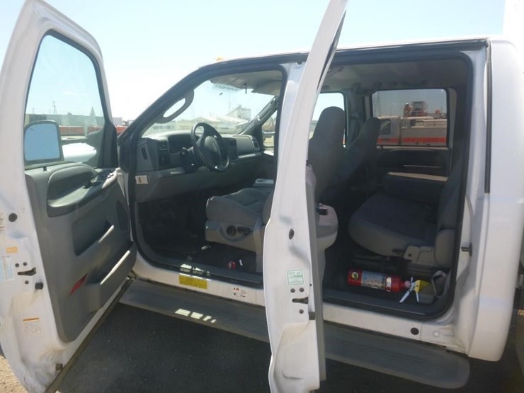 2004-ford-f550-image-8