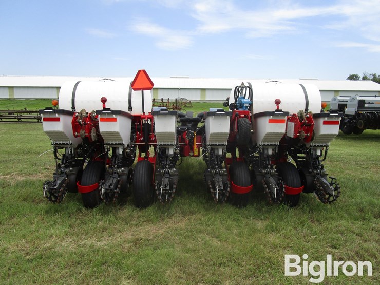 2023-massey-ferguson-pa-w12-12r30-front-fold-planter-w/liquid-fertilizer-image-6