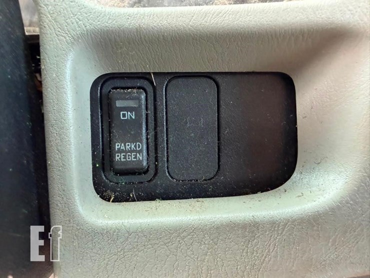 2017-international-durastar-4300-image-22