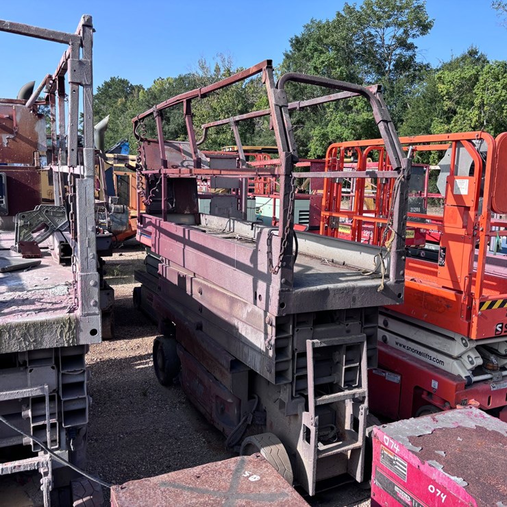 #39054 • JLG ELECTRIC SCISSOR LIFT | FOR PARTS/REPAIRS
