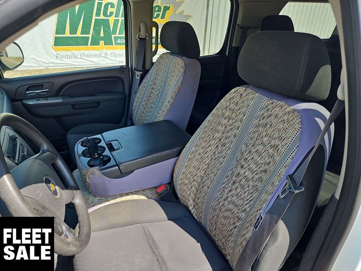 2011-chevrolet-suburban-image-19