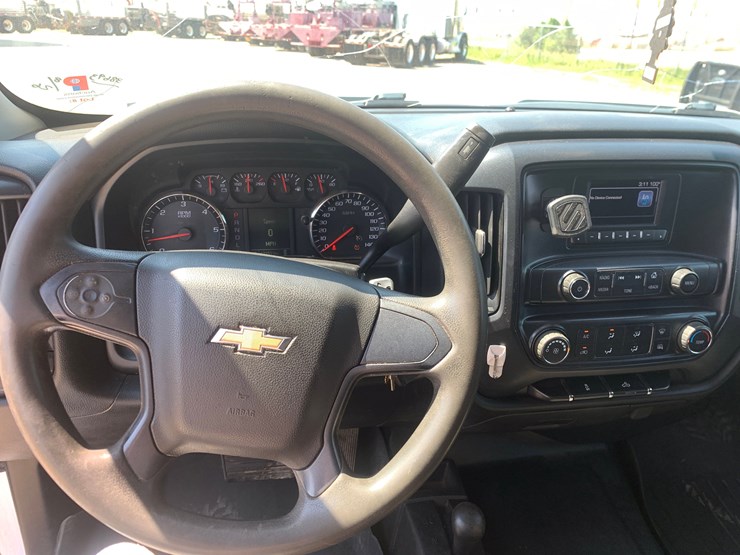 2017-chevrolet-silverado-2500hd-image-8