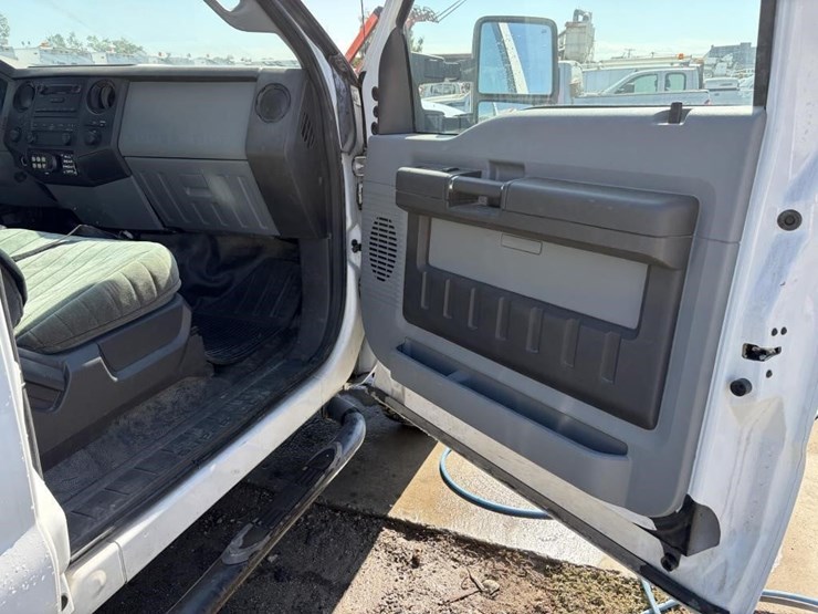 2011-ford-f250-xl-image-10