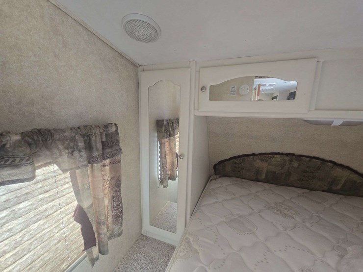 2006-keystone-outback-travel-trailer-image-25