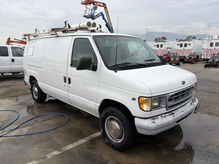 2001-ford-e350-image-2