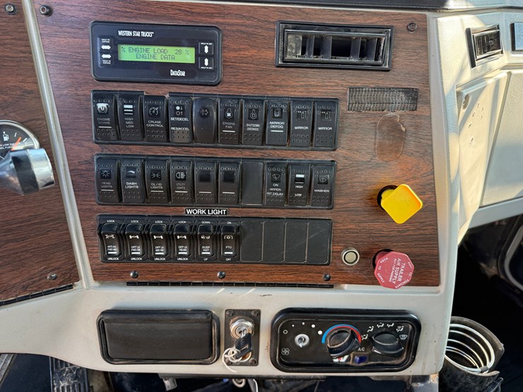 2015-western-star-4900-image-36