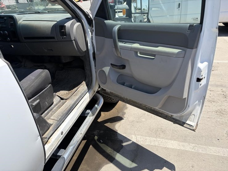 2012-gmc-sierra-2500-image-10