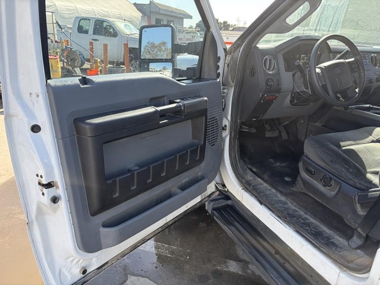 2011-ford-f350-image-16