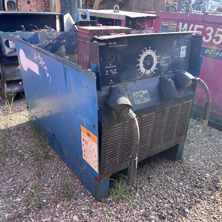 #39061 • MILLER WELDING MACHINE | FOR PARTS/REPAIRS