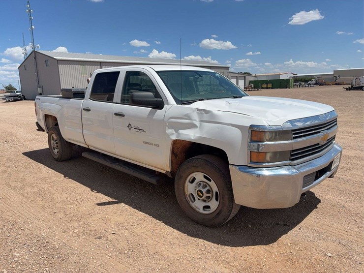 2015-chevrolet-silverado-2500-image-2