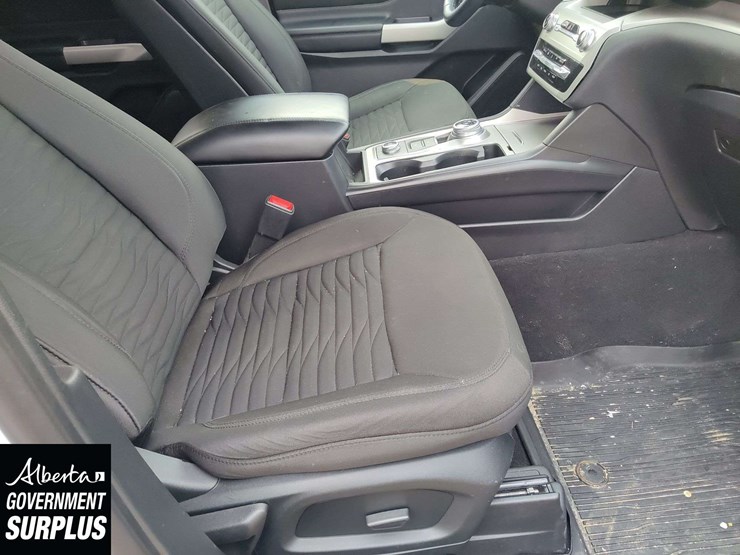 2020-ford-explorer-xlt-image-33