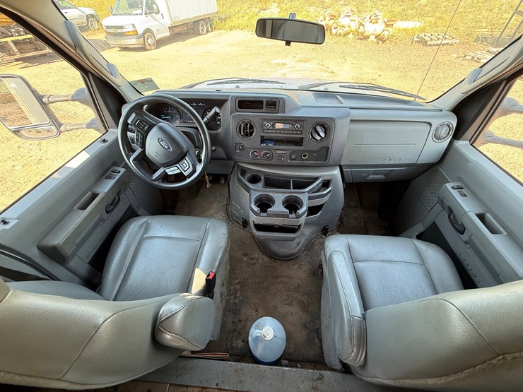 2022-ford-cargo-image-26