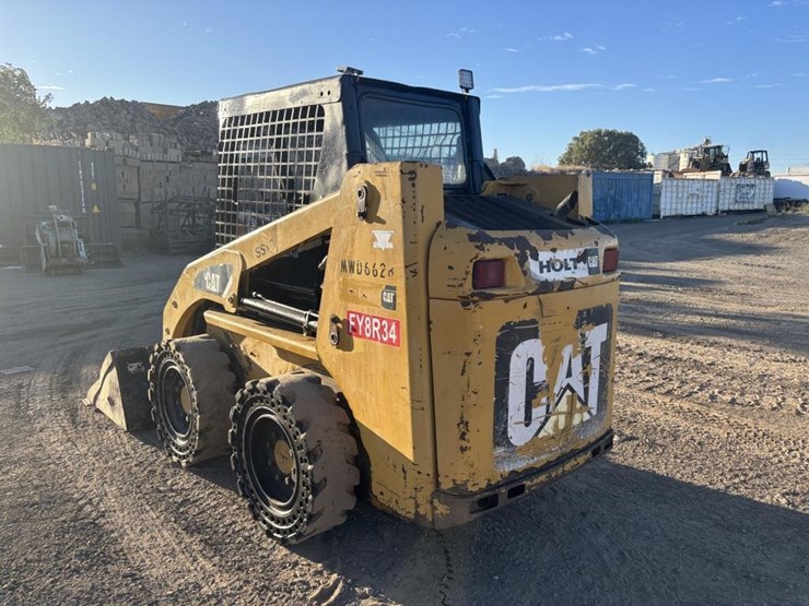 2014-caterpillar-226b3-image-4