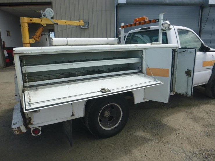 2005-chevrolet-3500-image-9