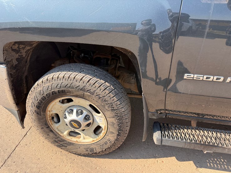 2018-chevrolet-silverado-2500hd-image-12