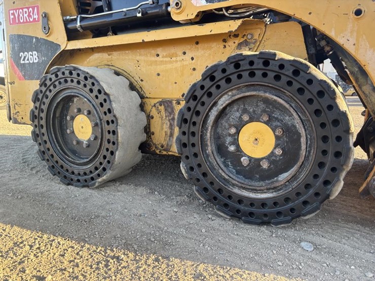 2014-caterpillar-226b3-image-20