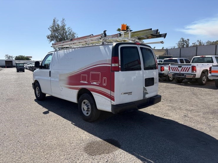 2012-chevrolet-express-2500-image-4