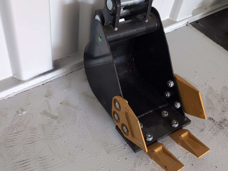 i-ranch-mini-excavator-20cm-tooth-bucket-image-2