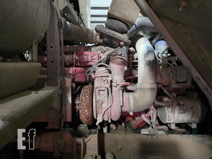 2015-peterbilt-320-image-23