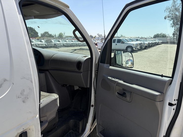 2002-ford-e350-image-25