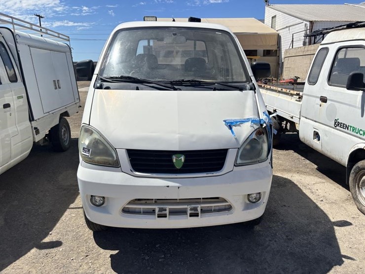 2009-tianjin-qingyuan-lsv-utility-truck-image-5