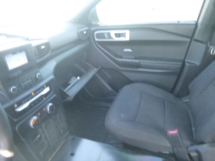 2020-ford-explorer-image-11