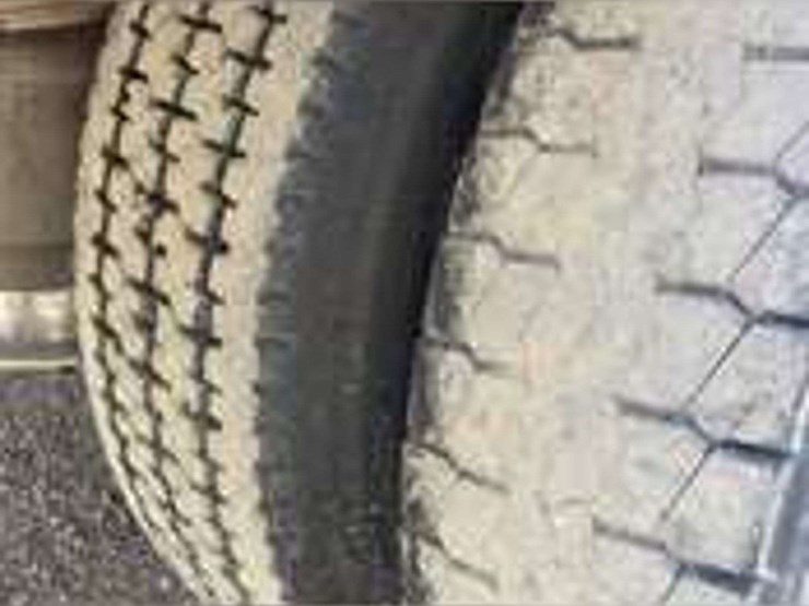 2007-freightliner-m2-106-image-44