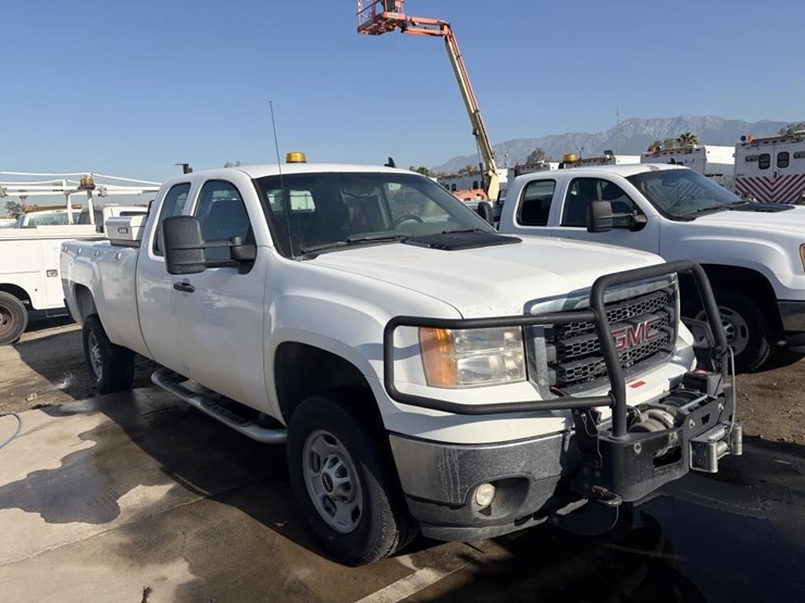 2012-gmc-sierra-2500-image-2