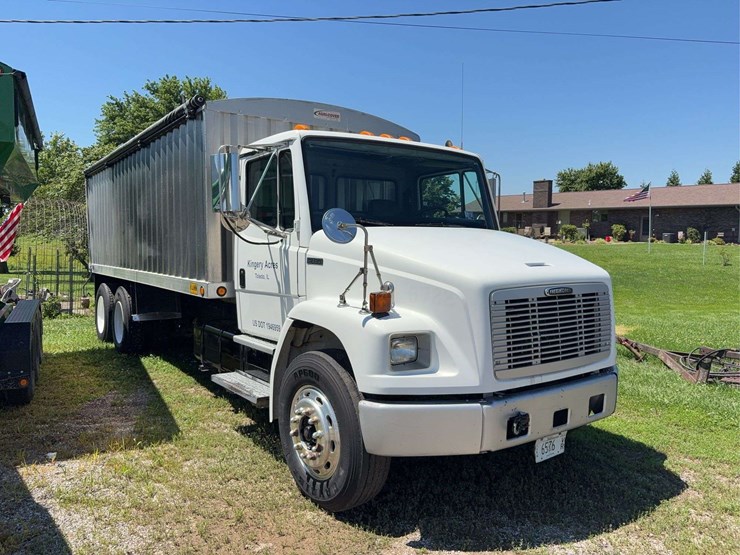 2002-freightliner-fl80-image-3