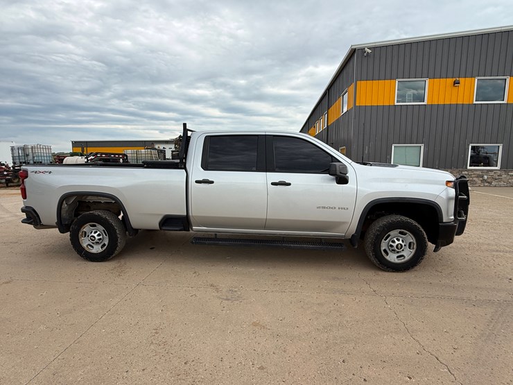 2021-chevrolet-silverado-2500hd-image-5
