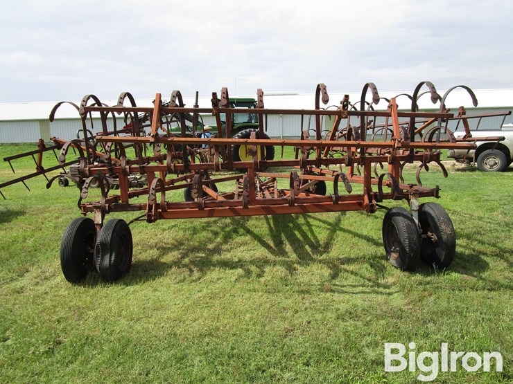 crustbuster-36'-hydraulic-fold-springtooth-w/3-bar-harrow-image-7