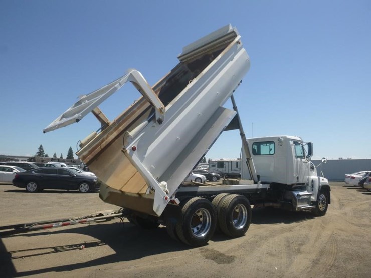 2019-western-star-4700sf-image-11