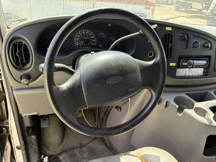 2001-ford-e350-image-19