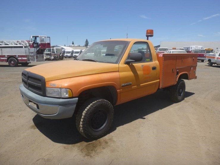 1999-dodge-2500-image-1