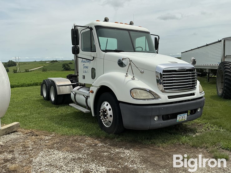 2005-freightliner-columbia-truck-tractor-image-3