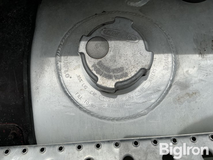 2005-freightliner-columbia-truck-tractor-image-17