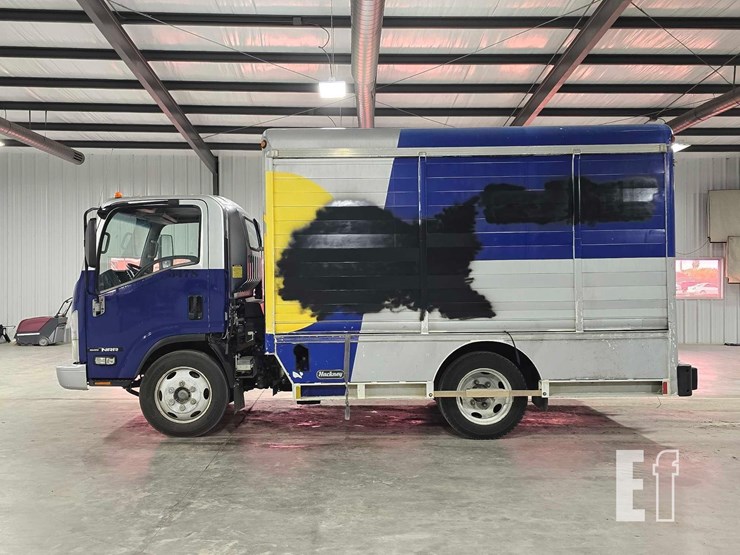 2018-isuzu-nrr-image-5