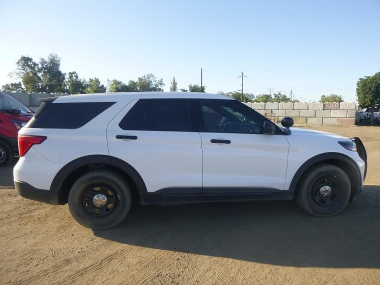 2020-ford-explorer-image-15