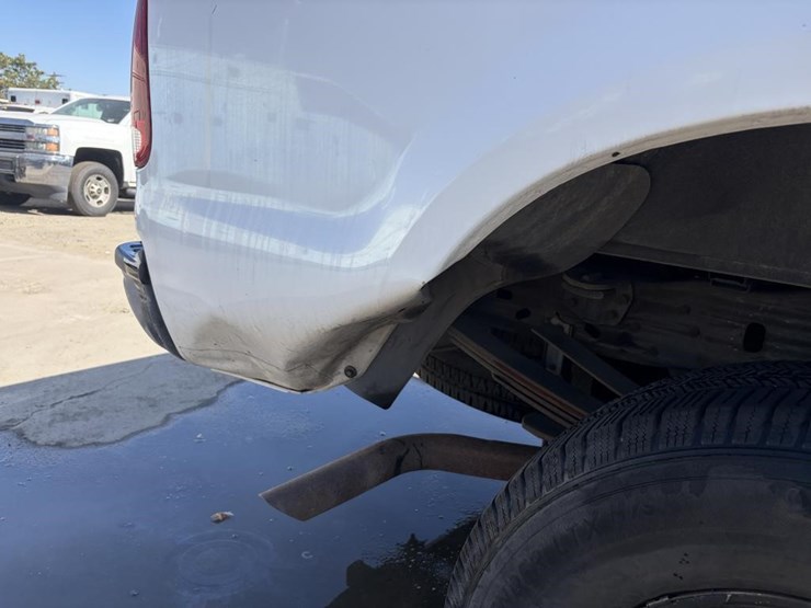 2004-ford-f350-xl-image-11