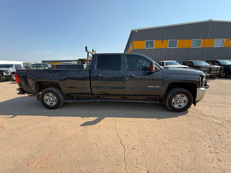 2018-chevrolet-silverado-2500hd-image-5