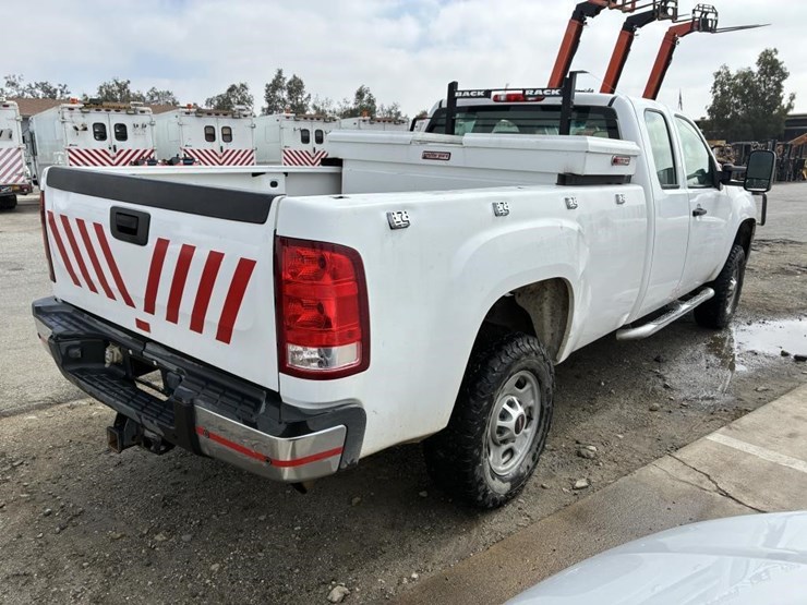 2012-gmc-sierra-2500-image-3