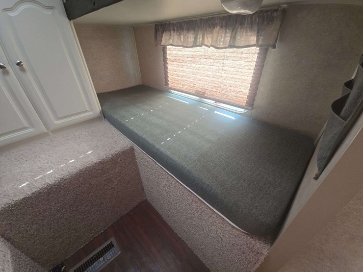 2006-keystone-outback-travel-trailer-image-39