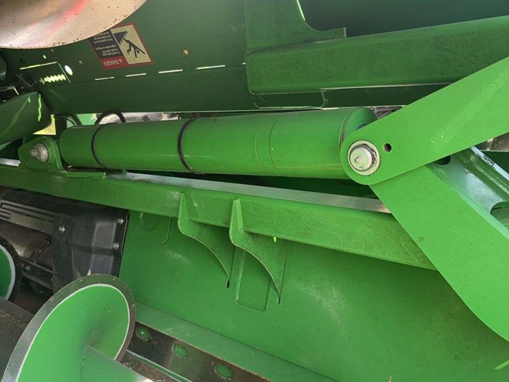 2018-john-deere-12-image-24