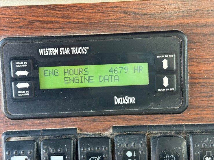 2015-western-star-4900-image-39
